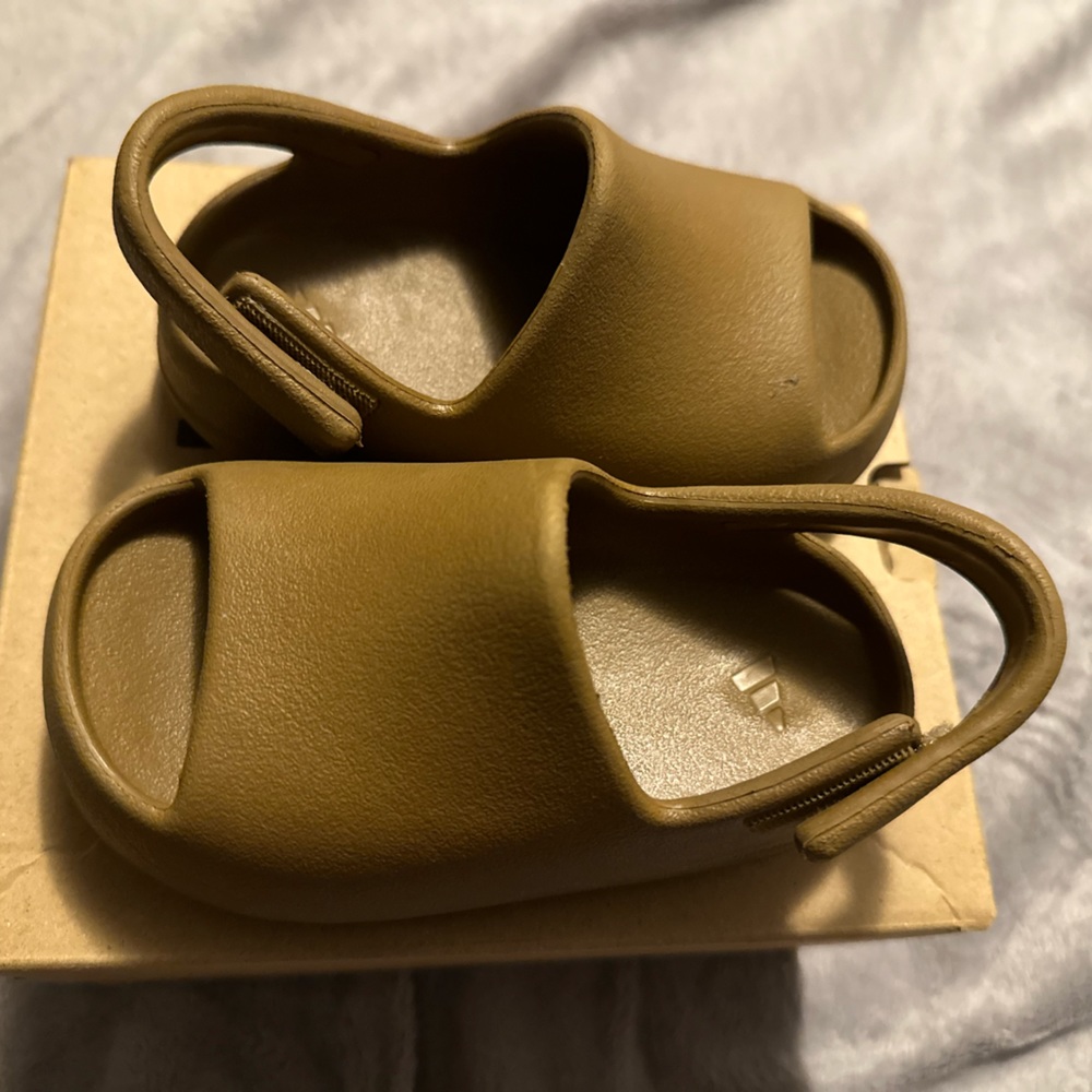 Infant yeezy slides